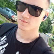 Эдуард, 27, Артём