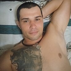 Саша, 34, Артём