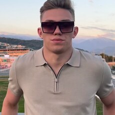Юрий, 25, Остров