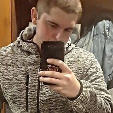 Вениамин, 26, Угледар