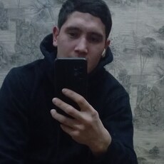 Валера, 26, Кировское