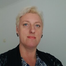 Влада, 50, Реж