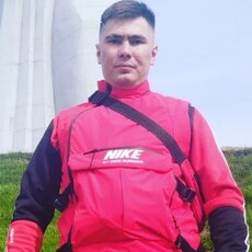 Лукас, 27, Бор
