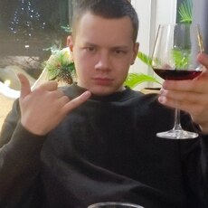 Вадим, 23, Калининск