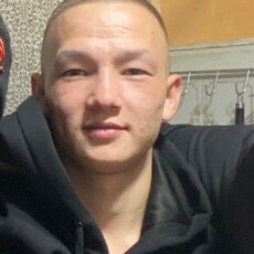 Василий, 21, Остров