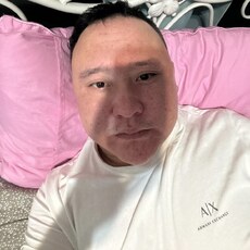 Альбик, 30, Уяр