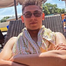 Виктор, 27, Краснозаводск