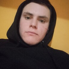 Максим, 21, Альметьевск