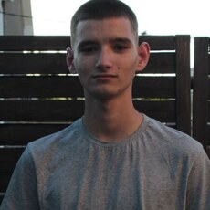 Толя, 22, Избербаш