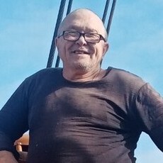 Лаврик, 64, Уяр
