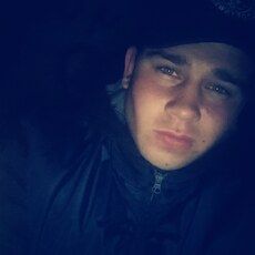 Яша, 21, Гусев