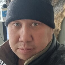 Артём, 26, Докучаевск