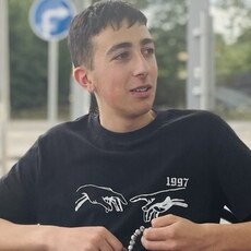 Дмитрий, 20, Среднеколымск