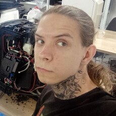 Дмитрий, 25, Стрежевой