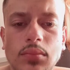 Олег, 19, Санкт-Петербург