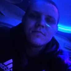 Олег, 24, Новоржев
