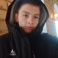 Владимир, 20, Курахово