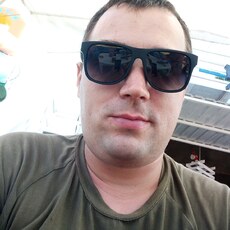 Адриан, 32, Воткинск