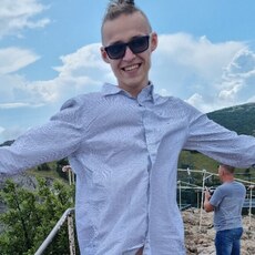 Адриан, 25, Сергач