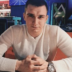 Гоша, 24, Белый