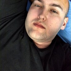 Артёмий, 23, Барыш