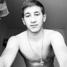 Ден, 24, Белоярский