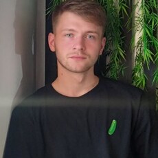 Виталя, 23, Новоульяновск