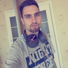Денис, 25, Николаевка