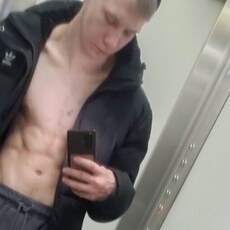 Олег, 21, Колтуши