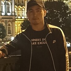 Павел, 24, Снежногорск