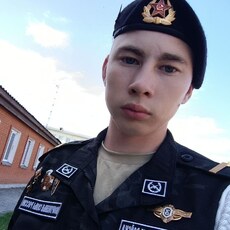 Радомир, 21, Харцызск