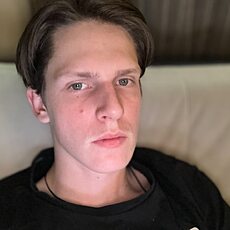 Антон, 19, Зимогорье