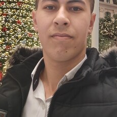 Артемий, 25, Качканар