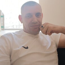 Лев, 38, Аша