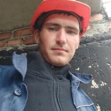Вадим, 25, Новоуральск