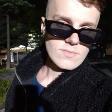 Юлиан, 24, Островной