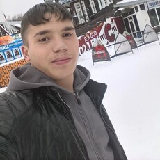 Захар, 24, Иланский