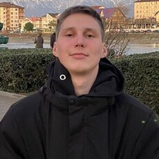Юра, 24, Лакинск