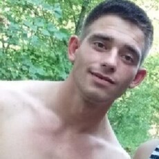 Георгий, 27, Боготол