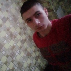 Рома, 25, Артёмовск (Красноярский край)