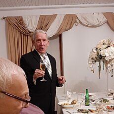 Радомир, 71, Пласт