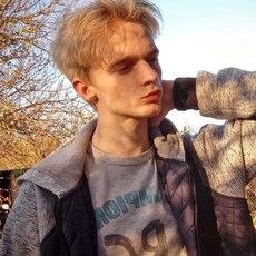 Кузьма, 23, Калининск