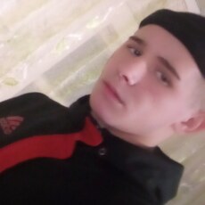Валентин, 20, Междуреченск