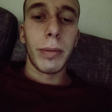 Яша, 25, Железногорск (Красноярский край)