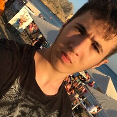 Максим, 22, Белый