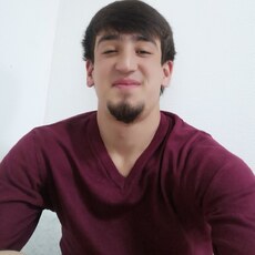 Валерий, 25, Холм