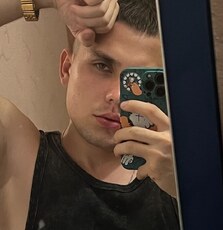 Илья, 22, Армянск