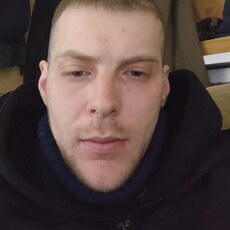 Валентин, 27, Асино