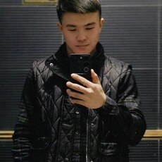 Адриан, 26, Родники