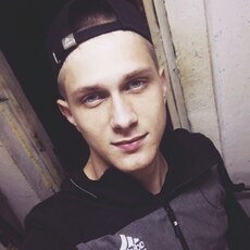 Олег, 21, Макаров